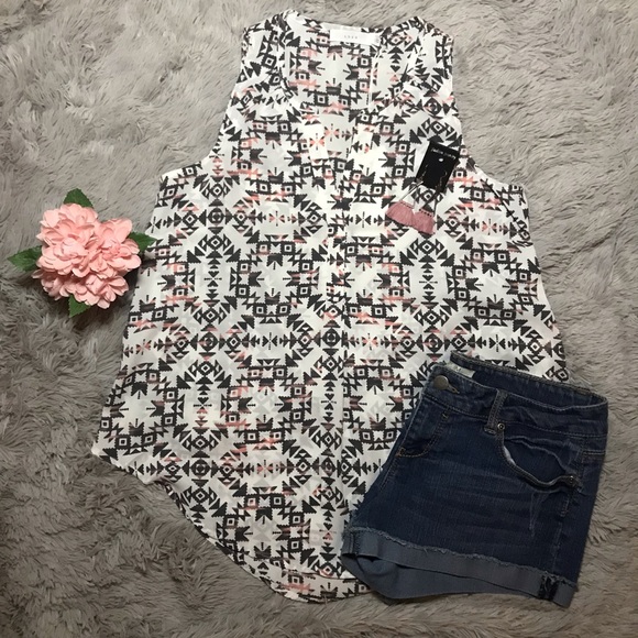 1 LEFT!!! Beautiful tribal print tank top/blouse. - Picture 2 of 4